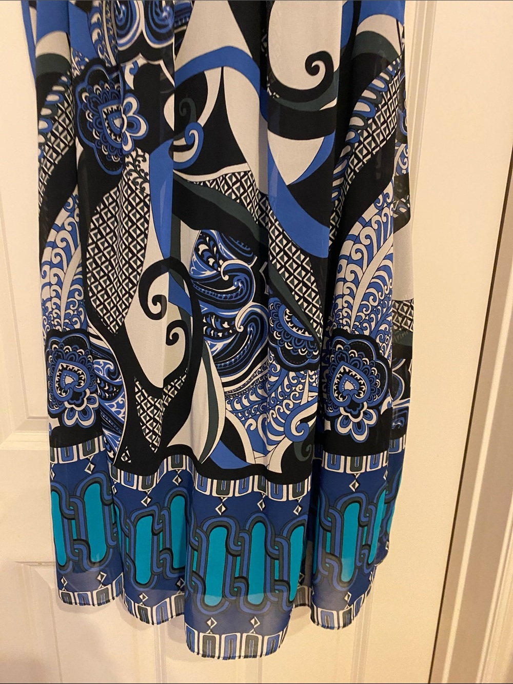 Sleeveless Blue & Black Patterned Shift Dress - Picture 3 of 5